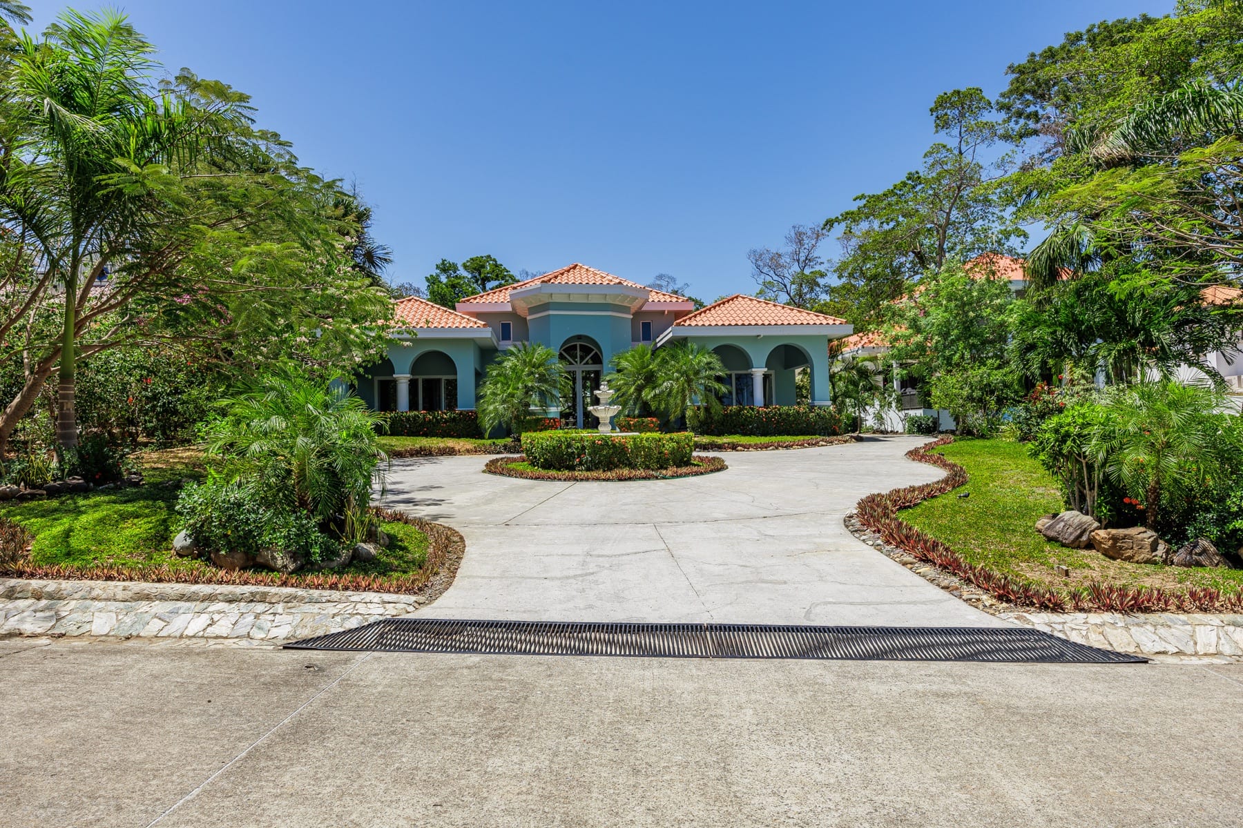 Blue Harbour Estate front exterior and landscaped gardens